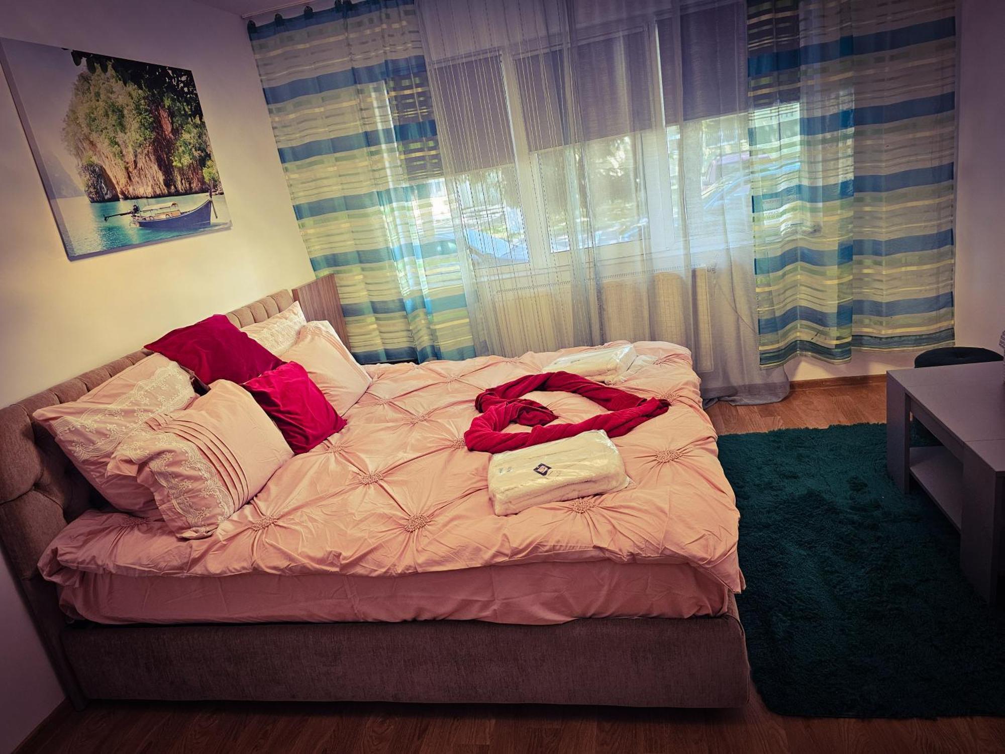 Mony Apartaments رومان المظهر الخارجي الصورة