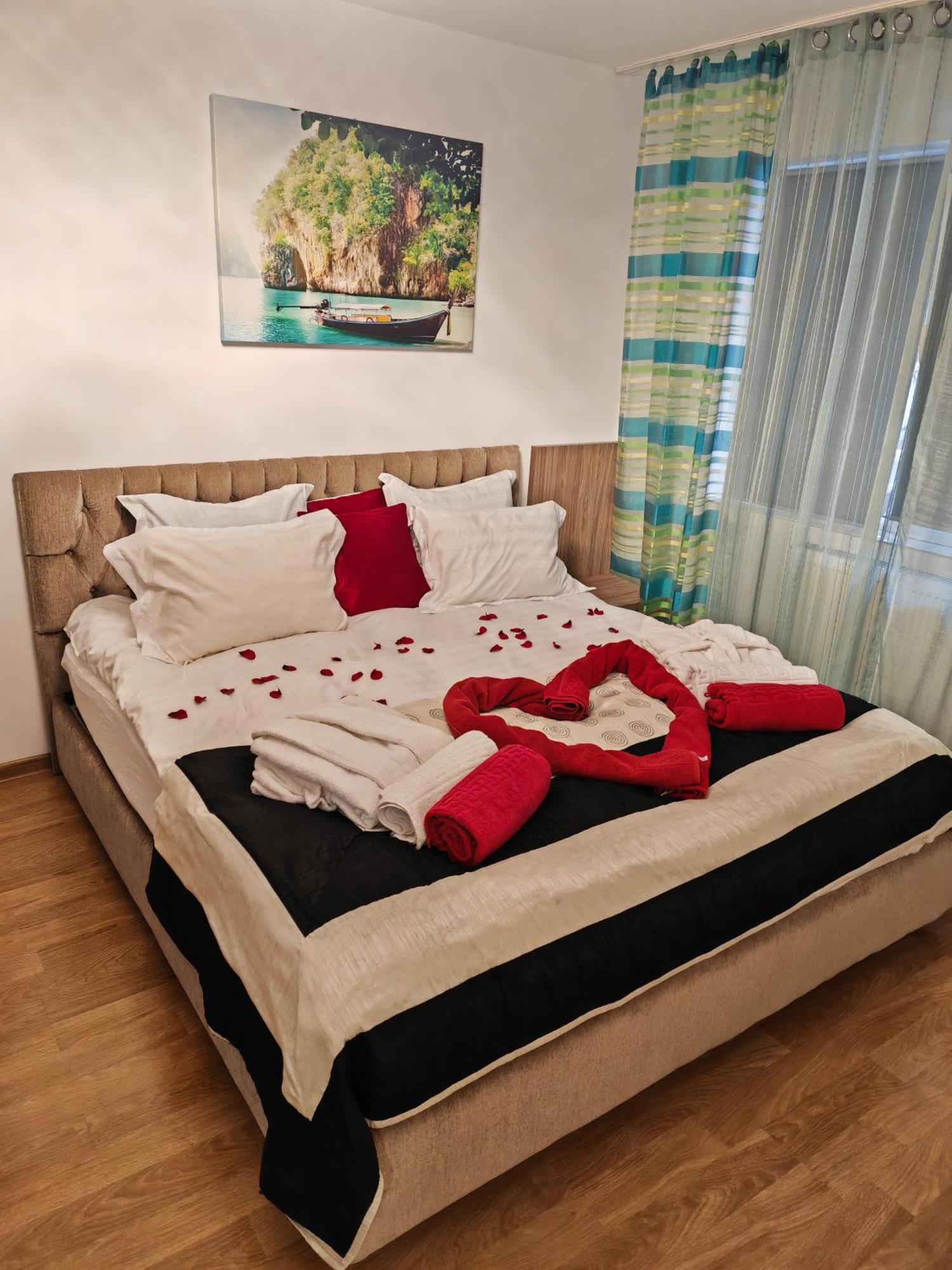 Mony Apartaments رومان المظهر الخارجي الصورة